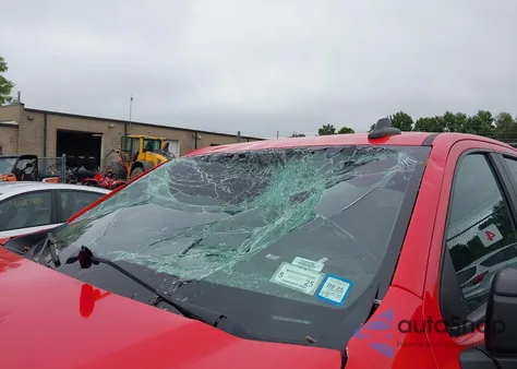 2020 Chevrolet Silverado 1500 4Wd Short Bed Custom/4Wd Standard Bed Custom z USA, uszkodzony, nr VIN 1GCUYBEF4LZ305150